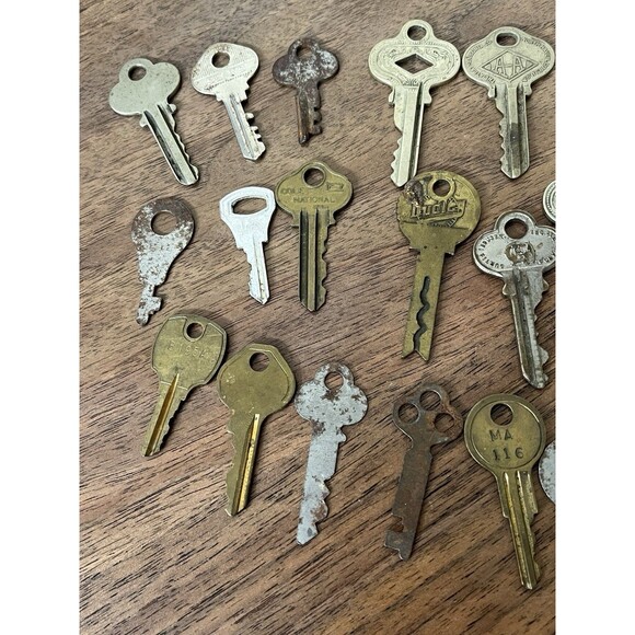 OLD VTG Photo Art JEWELRY STEAMPUNK Corbin Star Cole Hudson Russwin Yale KEY LOT - Picture 2 of 8